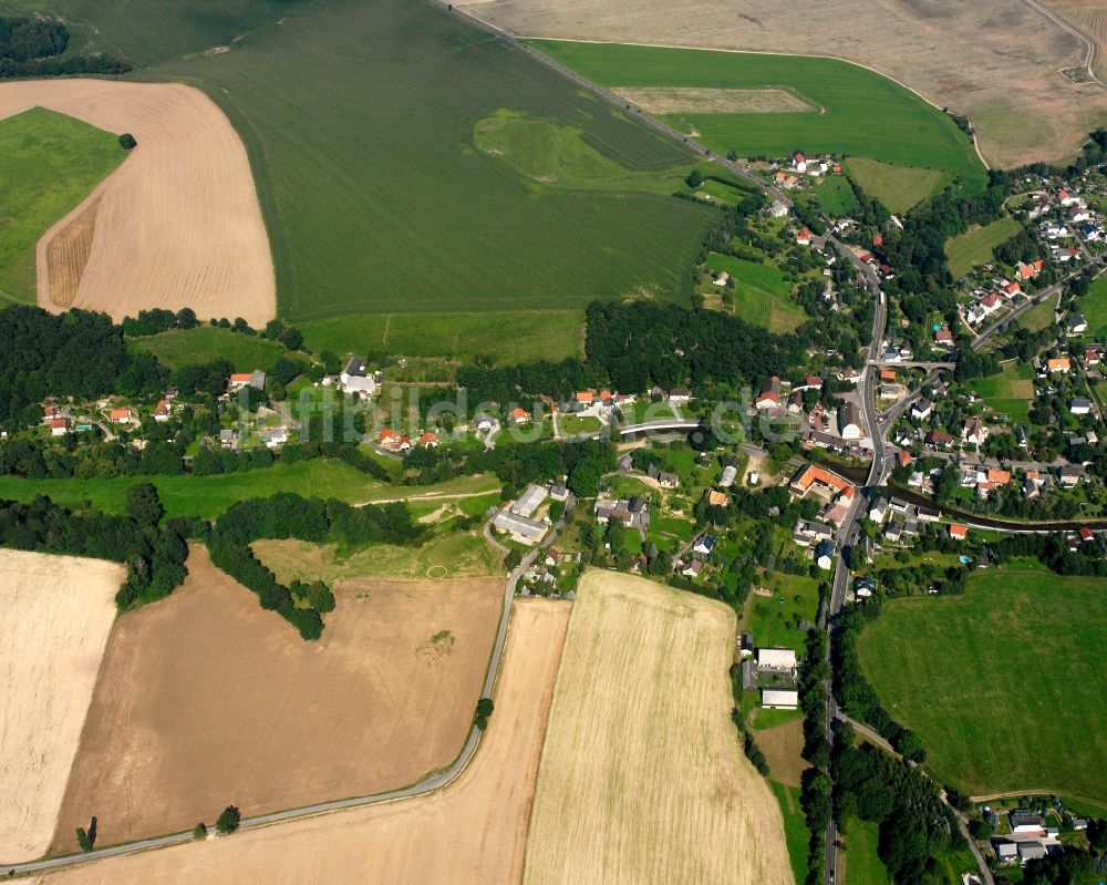 Luftaufnahme Naundorf - Dorfkern am Feldrand in Naundorf im Bundesland Sachsen, Deutschland