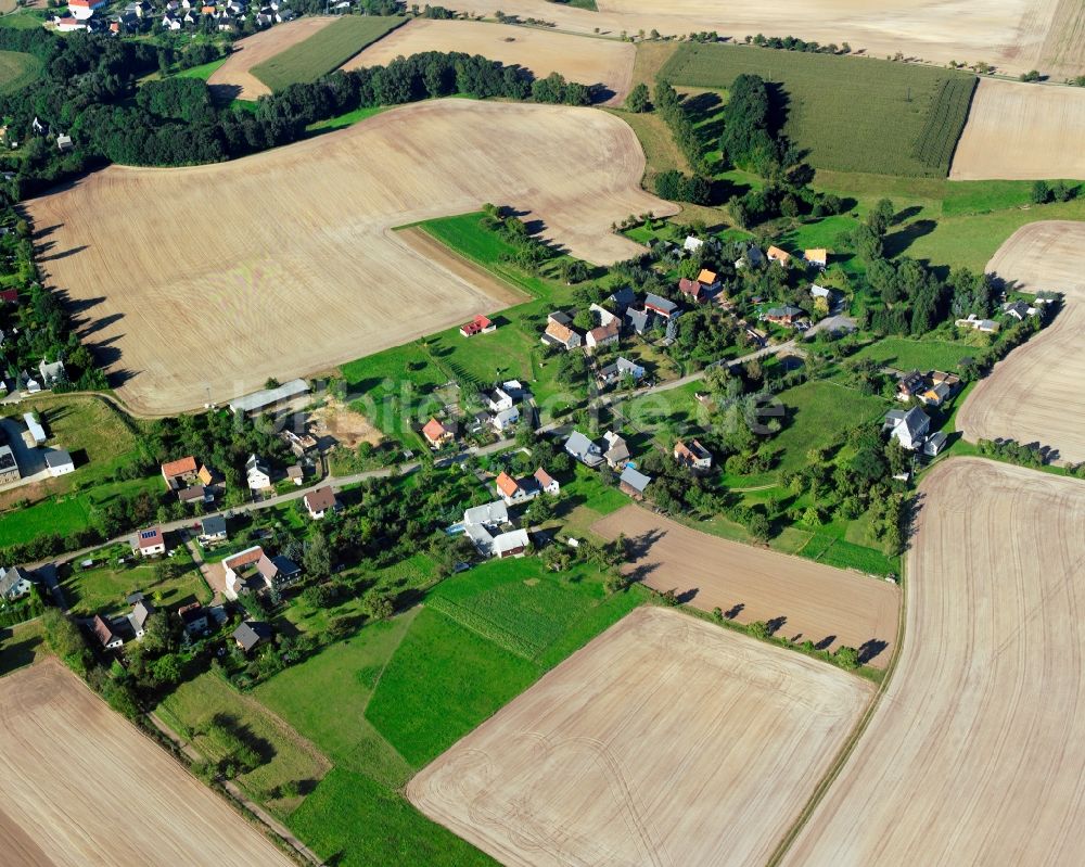 Luftaufnahme Naundorf - Dorfkern am Feldrand in Naundorf im Bundesland Sachsen, Deutschland
