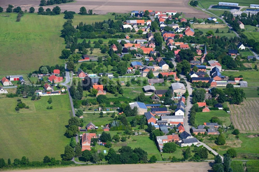 Nebelin aus der Vogelperspektive: Dorfkern am Feldrand in Nebelin im Bundesland Brandenburg, Deutschland
