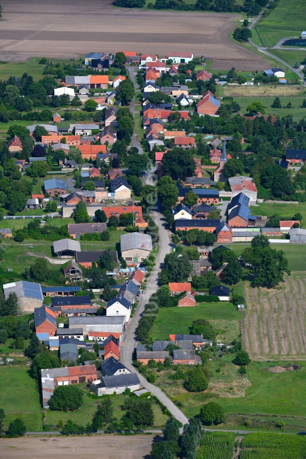 Luftbild Nebelin - Dorfkern am Feldrand in Nebelin im Bundesland Brandenburg, Deutschland