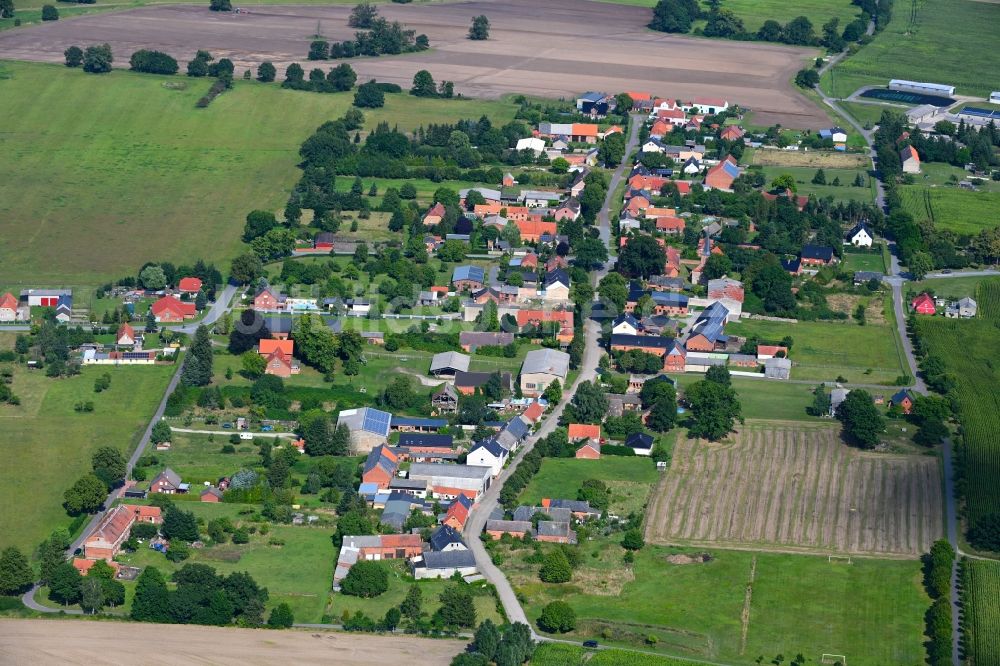 Luftaufnahme Nebelin - Dorfkern am Feldrand in Nebelin im Bundesland Brandenburg, Deutschland