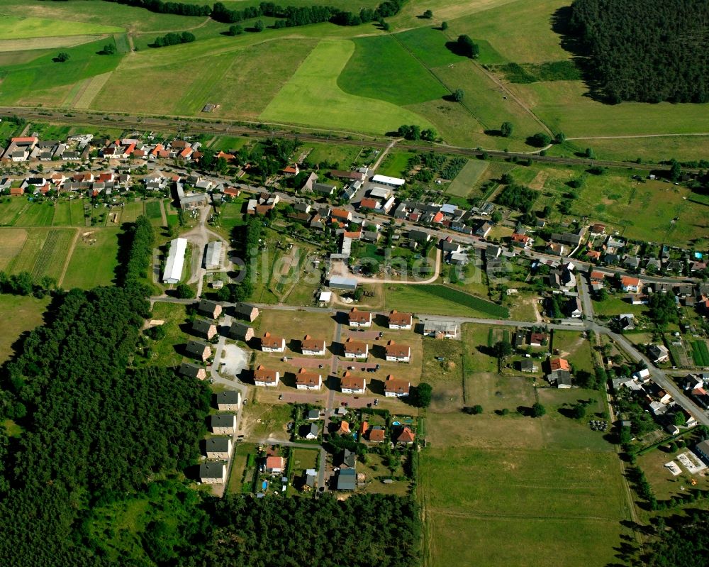 Nedlitz von oben - Dorfkern am Feldrand in Nedlitz im Bundesland Sachsen-Anhalt, Deutschland