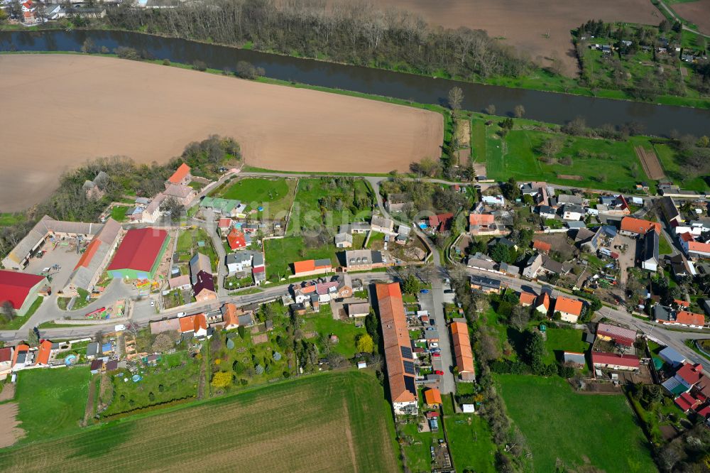 Nelben von oben - Dorfkern am Feldrand in Nelben im Bundesland Sachsen-Anhalt, Deutschland