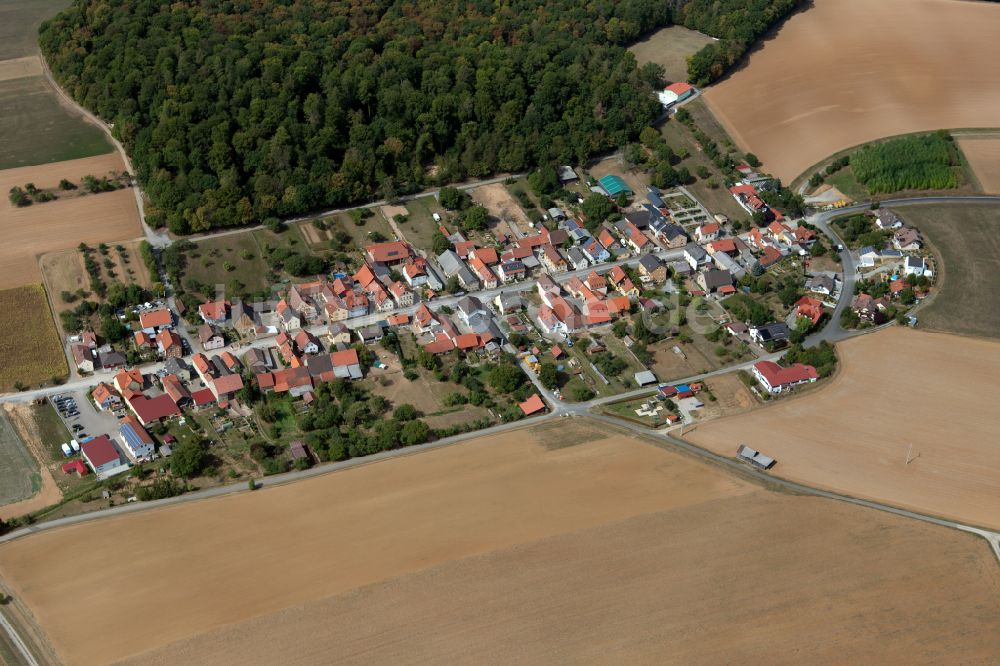 Luftaufnahme Neubessingen - Dorfkern am Feldrand in Neubessingen im Bundesland Bayern, Deutschland