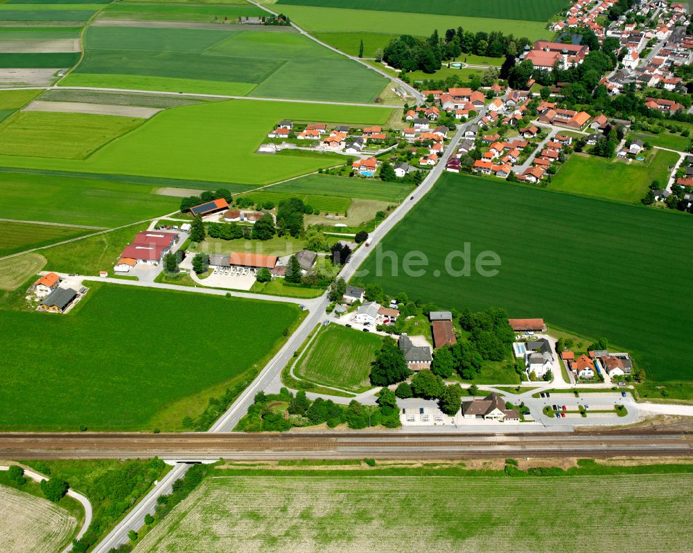 Neue Heimat von oben - Dorfkern am Feldrand in Neue Heimat im Bundesland Bayern, Deutschland
