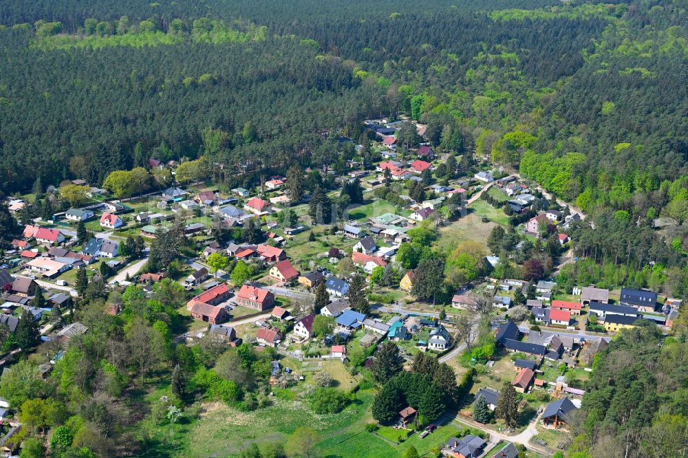 Luftaufnahme Neuendorf - Dorfkern am Feldrand in Neuendorf im Bundesland Brandenburg, Deutschland