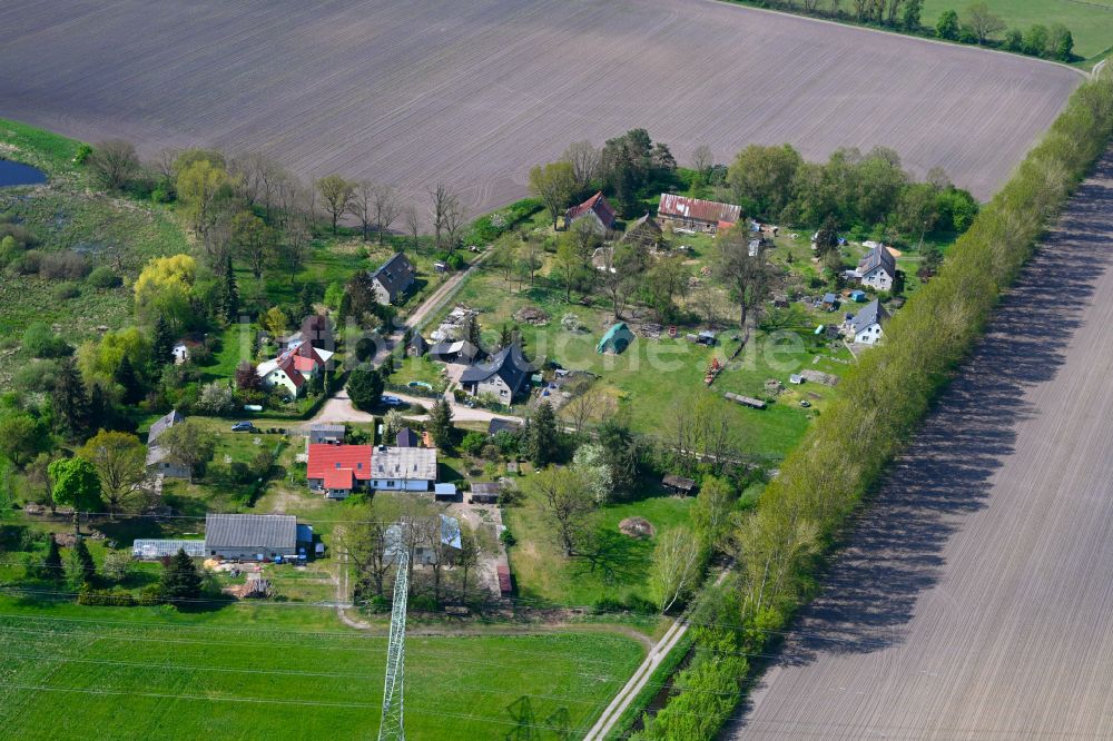 Luftaufnahme Neuholland - Dorfkern am Feldrand in Neuholland im Bundesland Brandenburg, Deutschland