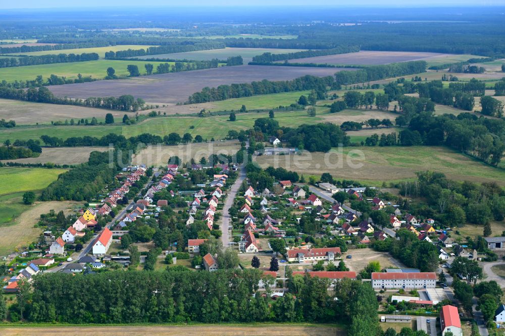 Luftaufnahme Neuholland - Dorfkern am Feldrand in Neuholland im Bundesland Brandenburg, Deutschland