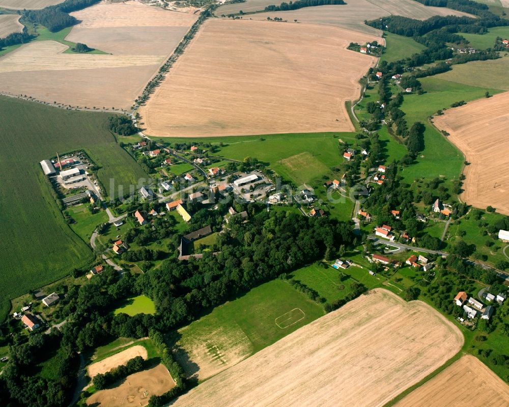 Luftaufnahme Neukirchen - Dorfkern am Feldrand in Neukirchen im Bundesland Sachsen, Deutschland