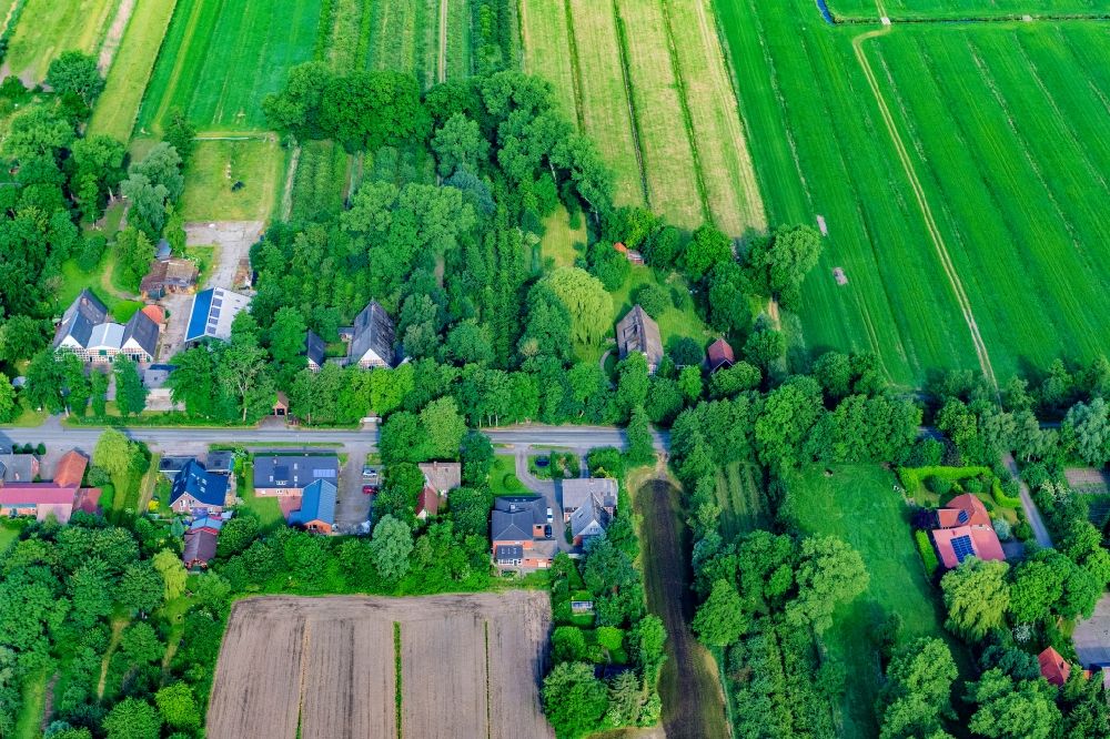 Luftbild Engelschoff - Dorfkern am Feldrand in Neuland Engelschoff im Bundesland Niedersachsen, Deutschland