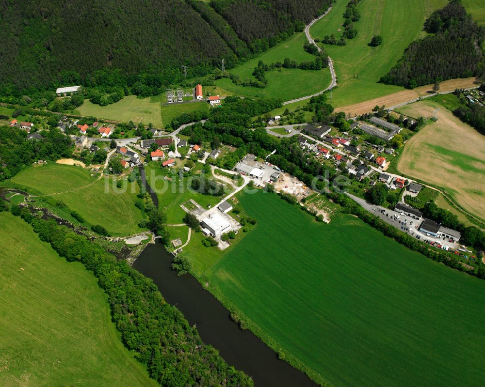 Luftbild Neumühle/Elster - Dorfkern am Feldrand in Neumühle/Elster im Bundesland Thüringen, Deutschland