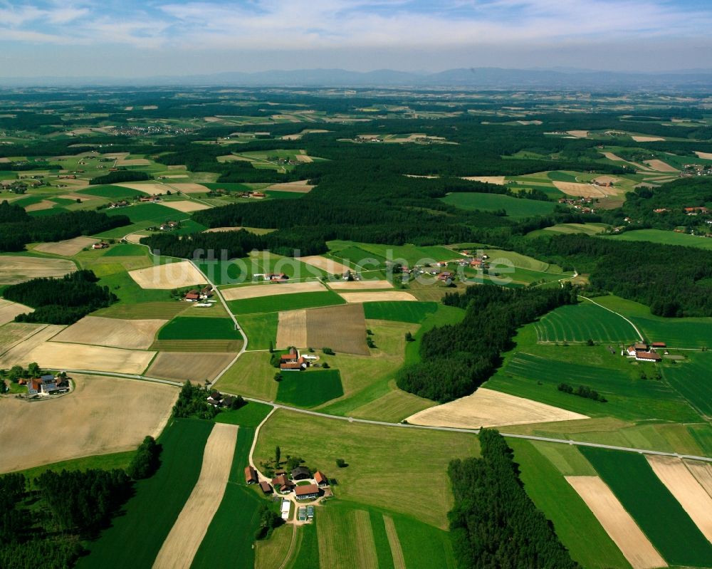 Neunöd aus der Vogelperspektive: Dorfkern am Feldrand in Neunöd im Bundesland Bayern, Deutschland