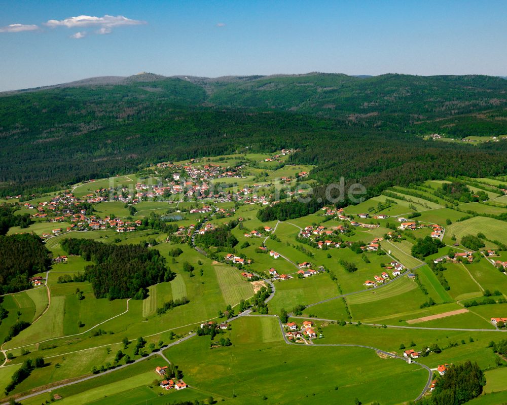 Neuschönau von oben - Dorfkern am Feldrand in Neuschönau im Bundesland Bayern, Deutschland