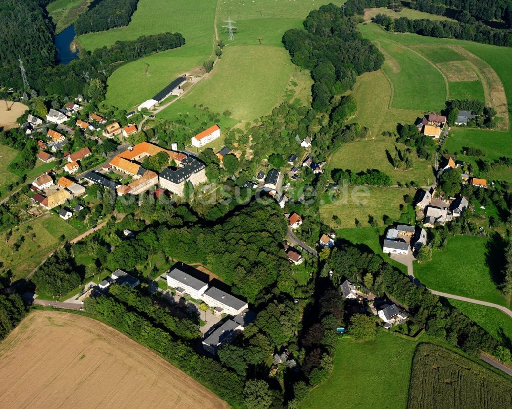Neusorge von oben - Dorfkern am Feldrand in Neusorge im Bundesland Sachsen, Deutschland