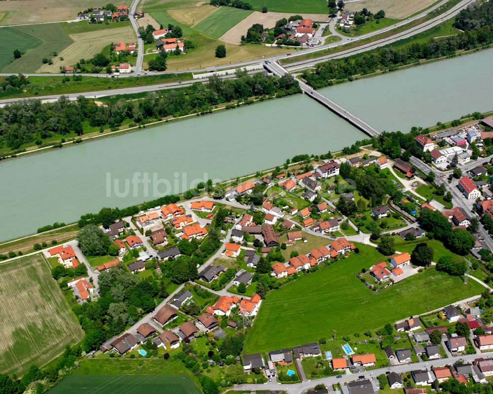 Luftaufnahme Neuötting - Dorfkern am Feldrand in Neuötting im Bundesland Bayern, Deutschland