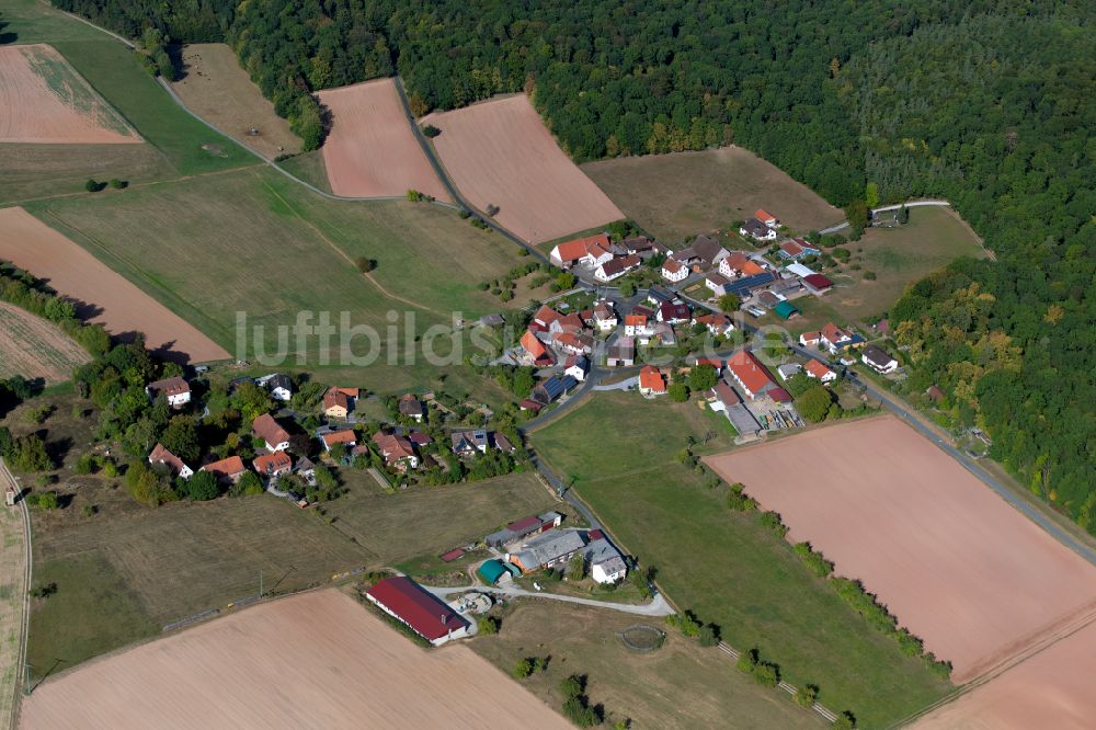 Luftaufnahme Neutzenbrunn - Dorfkern am Feldrand in Neutzenbrunn im Bundesland Bayern, Deutschland