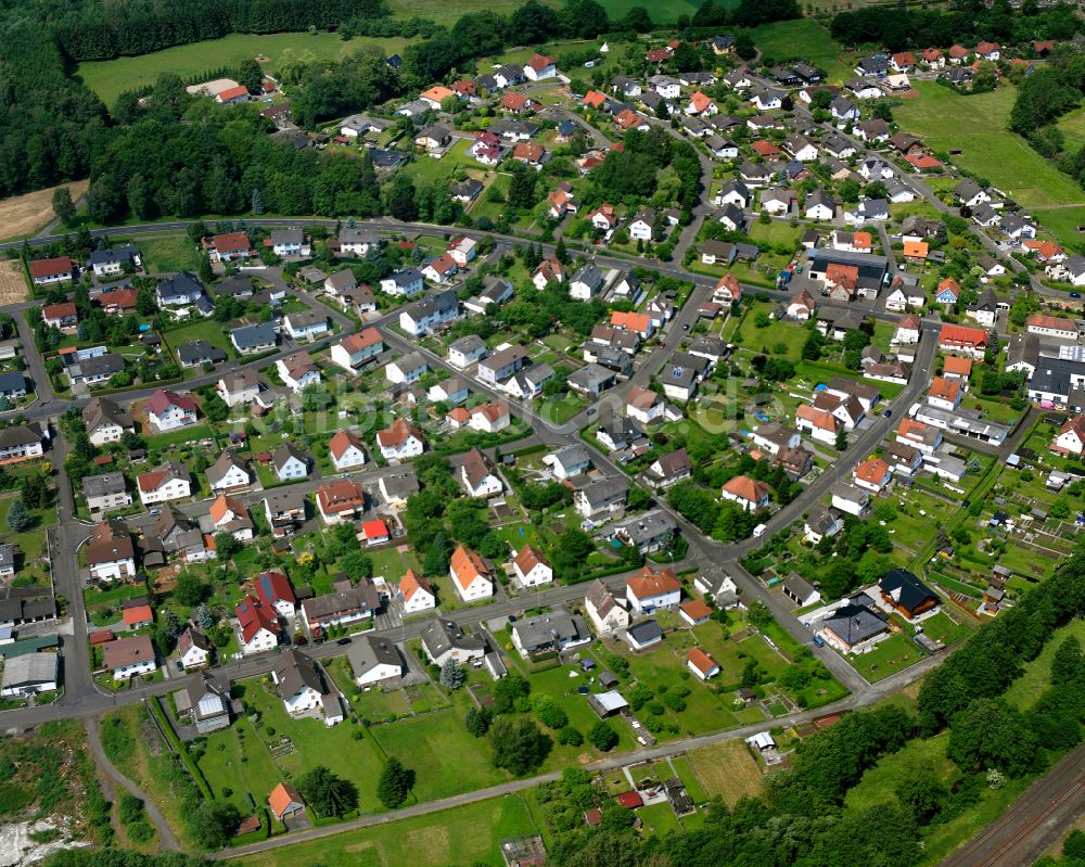 Luftaufnahme Nieder-Ohmen - Dorfkern am Feldrand in Nieder-Ohmen im Bundesland Hessen, Deutschland