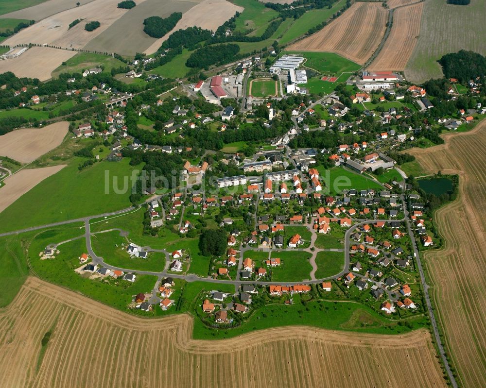 Niederbobritzsch aus der Vogelperspektive: Dorfkern am Feldrand in Niederbobritzsch im Bundesland Sachsen, Deutschland