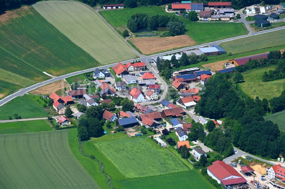 Luftbild Niederhofen - Dorfkern am Feldrand in Niederhofen im Bundesland Bayern, Deutschland