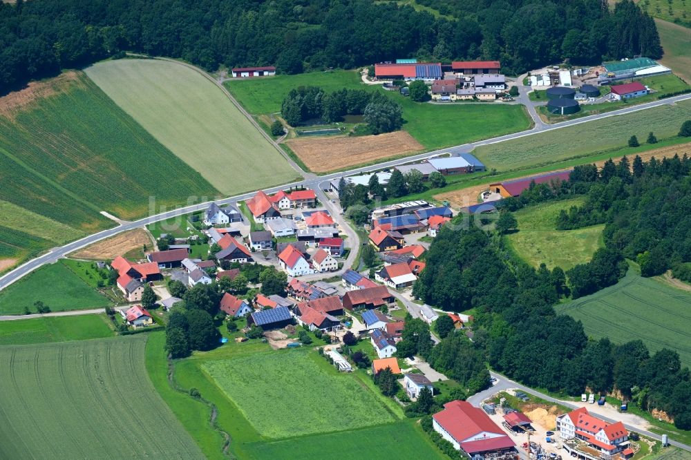 Luftaufnahme Niederhofen - Dorfkern am Feldrand in Niederhofen im Bundesland Bayern, Deutschland