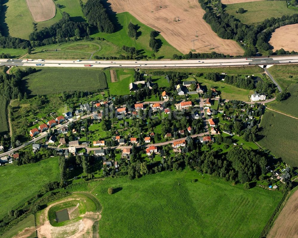 Luftaufnahme Niederlichtenau - Dorfkern am Feldrand in Niederlichtenau im Bundesland Sachsen, Deutschland