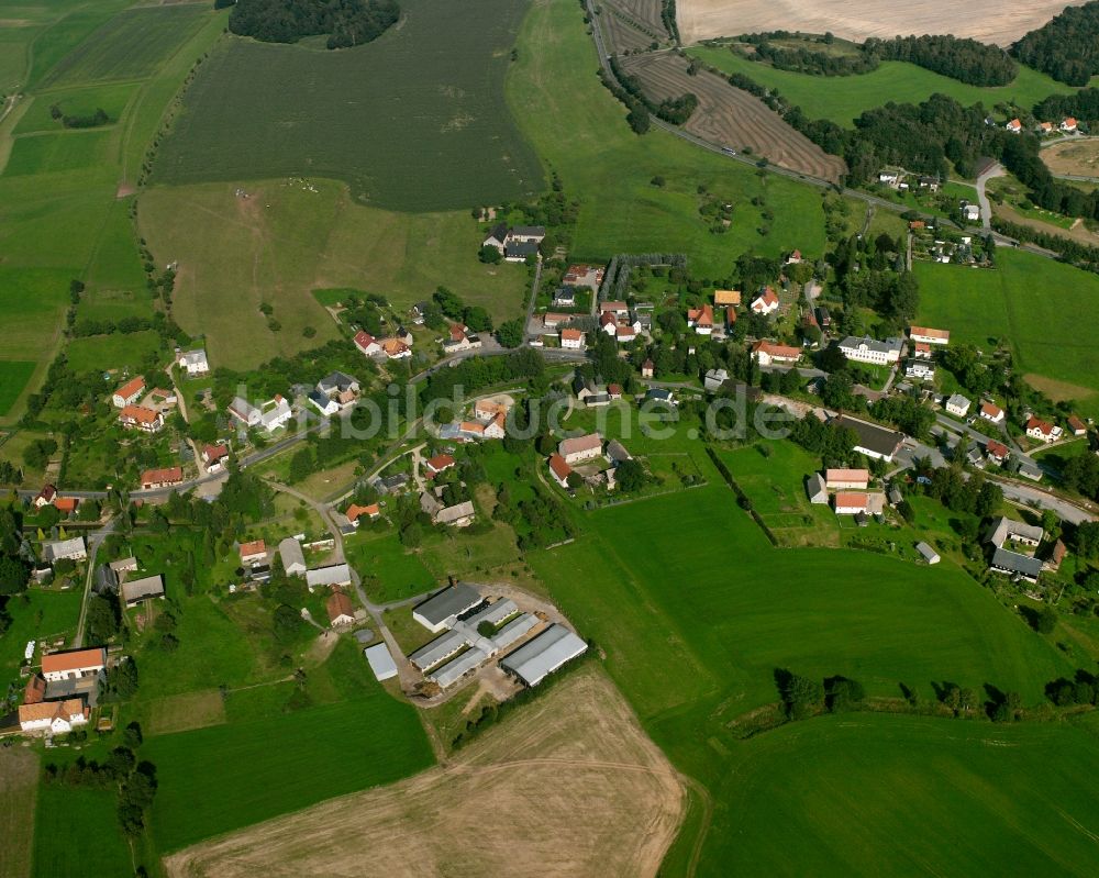 Niederschöna aus der Vogelperspektive: Dorfkern am Feldrand in Niederschöna im Bundesland Sachsen, Deutschland