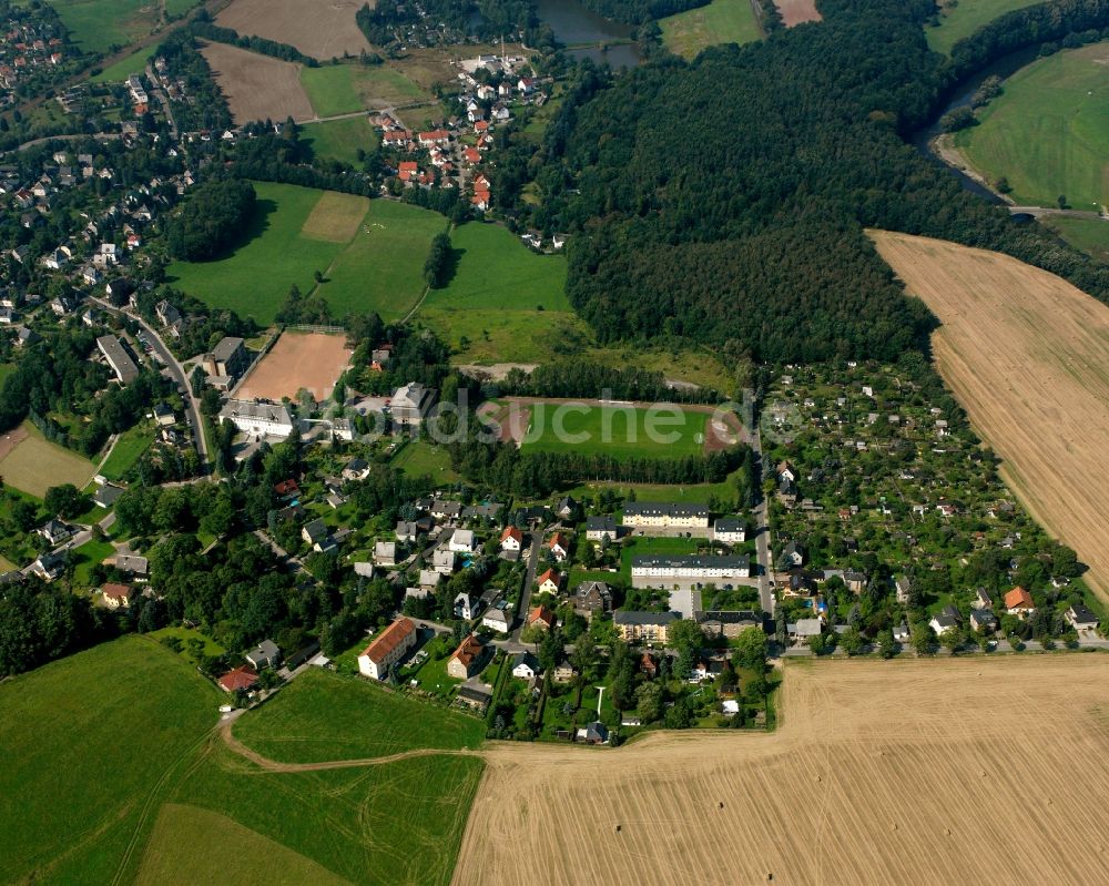 Niederwiesa von oben - Dorfkern am Feldrand in Niederwiesa im Bundesland Sachsen, Deutschland