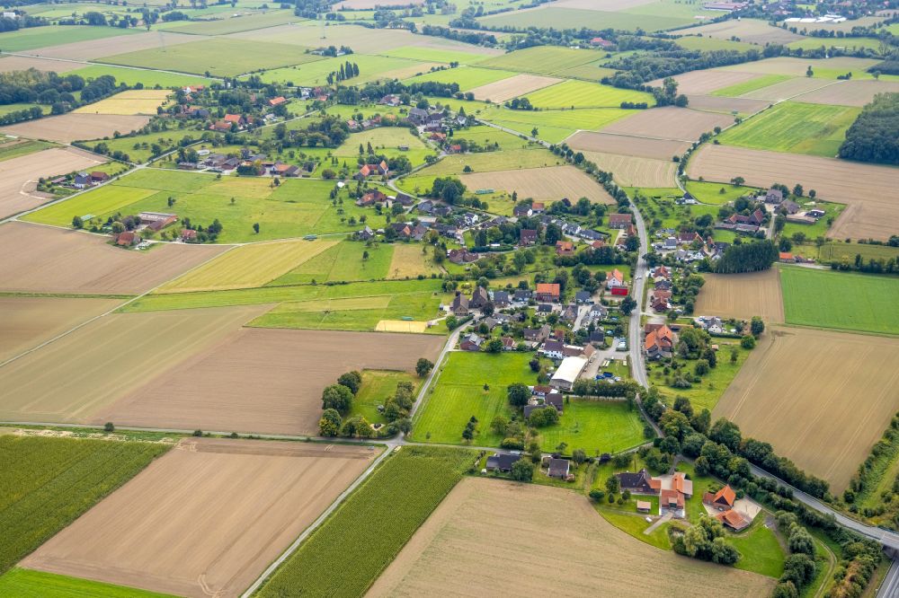 Luftaufnahme Norddinker - Dorfkern am Feldrand in Norddinker im Bundesland Nordrhein-Westfalen, Deutschland