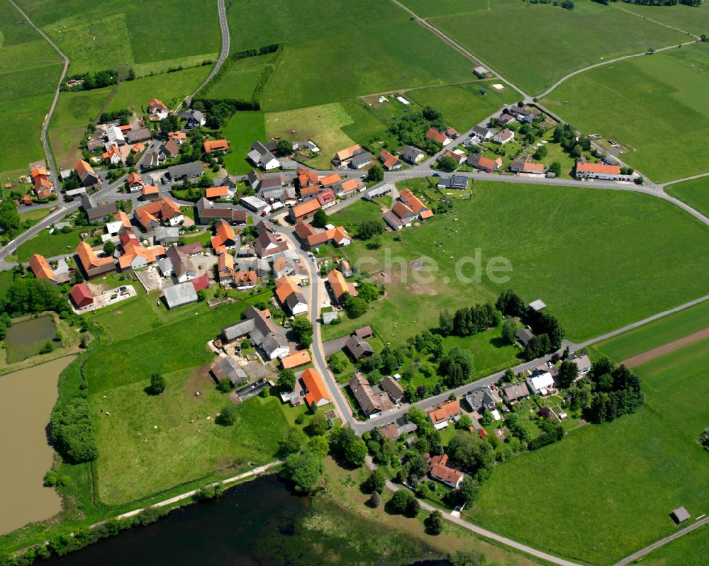 Luftbild Ober-Moos - Dorfkern am Feldrand in Ober-Moos im Bundesland Hessen, Deutschland