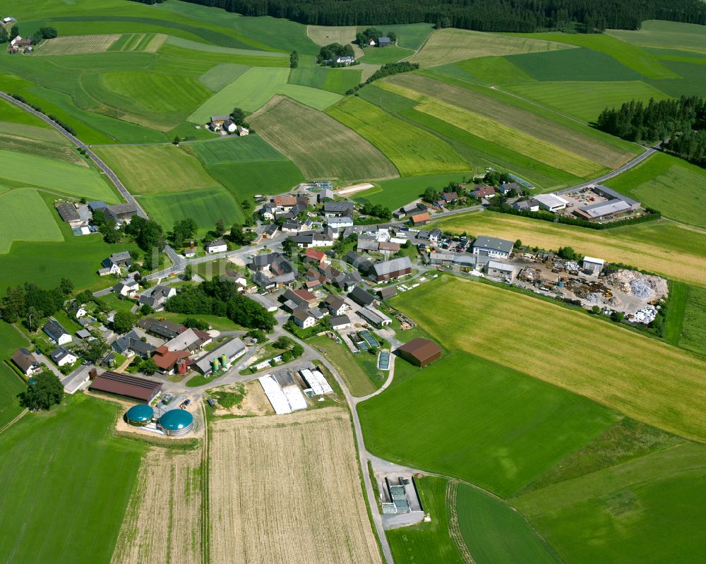 Oberpferdt aus der Vogelperspektive: Dorfkern am Feldrand in Oberpferdt im Bundesland Bayern, Deutschland