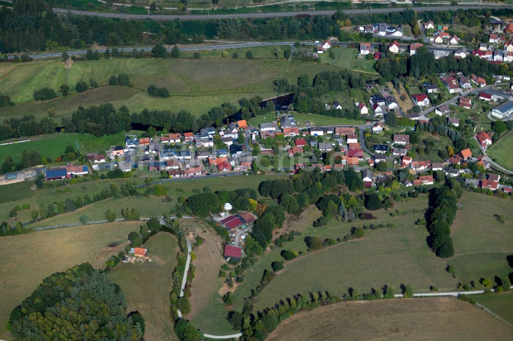 Obersinn von oben - Dorfkern am Feldrand in Obersinn im Bundesland Bayern, Deutschland