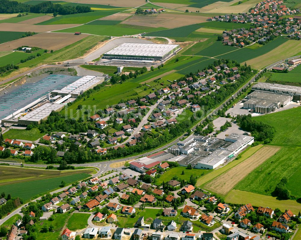 Luftbild Ochsenhausen - Dorfkern am Feldrand in Ochsenhausen im Bundesland Baden-Württemberg, Deutschland