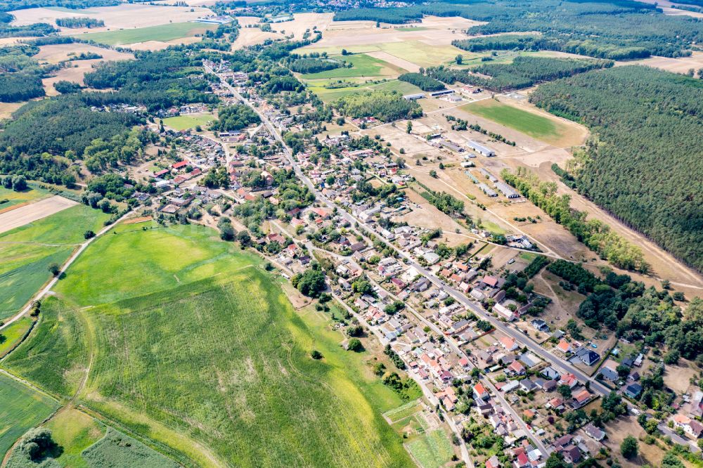 Luftbild Altglietzen - Dorfkern am Feldrand im Oderbruch in Altglietzen im Bundesland Brandenburg, Deutschland