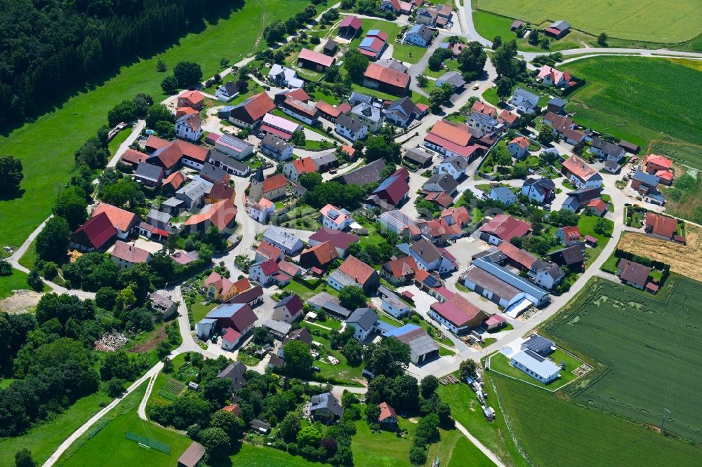 Luftaufnahme Oening - Dorfkern am Feldrand in Oening im Bundesland Bayern, Deutschland