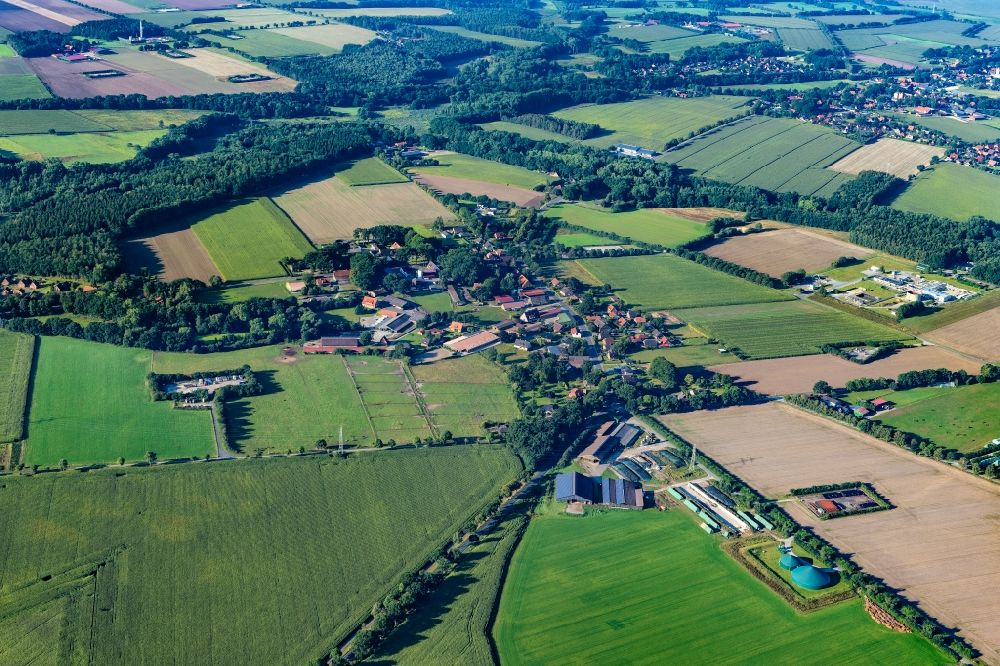 Ohrensen aus der Vogelperspektive: Dorfkern am Feldrand in Ohrensen im Bundesland Niedersachsen, Deutschland