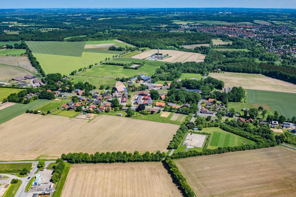 Bargstedt aus der Vogelperspektive: Dorfkern am Feldrand in Ohrensen im Bundesland Niedersachsen, Deutschland