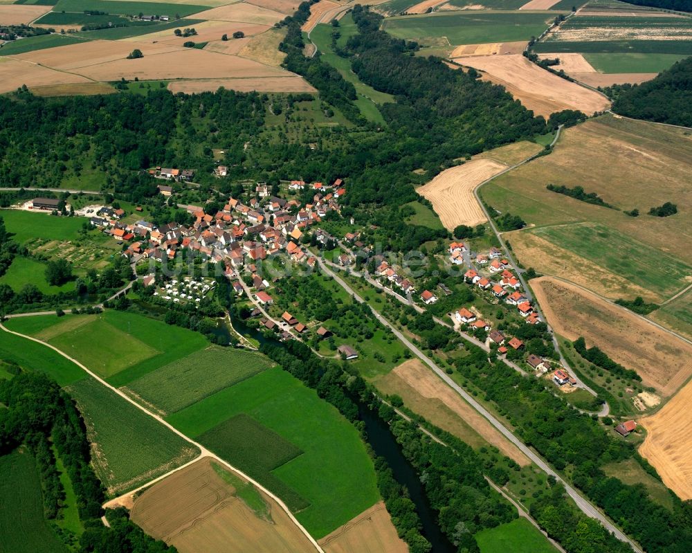 Olnhausen von oben - Dorfkern am Feldrand in Olnhausen im Bundesland Baden-Württemberg, Deutschland