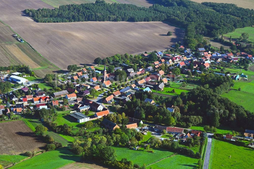 Papenbruch von oben - Dorfkern am Feldrand in Papenbruch im Bundesland Brandenburg, Deutschland
