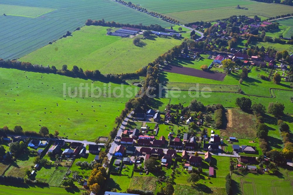 Luftbild Perdöhl - Dorfkern am Feldrand in Perdöhl im Bundesland Mecklenburg-Vorpommern, Deutschland