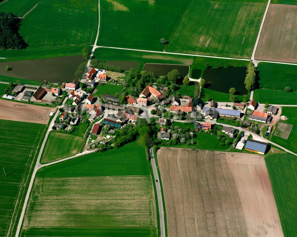Petersaurach von oben - Dorfkern am Feldrand in Petersaurach im Bundesland Bayern, Deutschland
