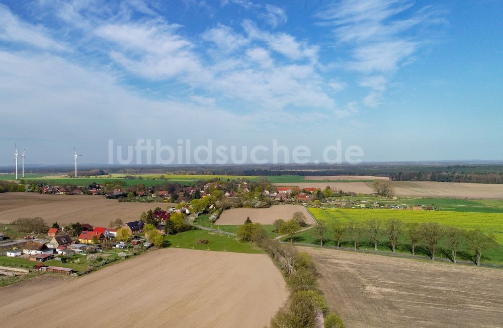 Luftaufnahme Petersdorf - Dorfkern am Feldrand in Petersdorf im Bundesland Brandenburg, Deutschland
