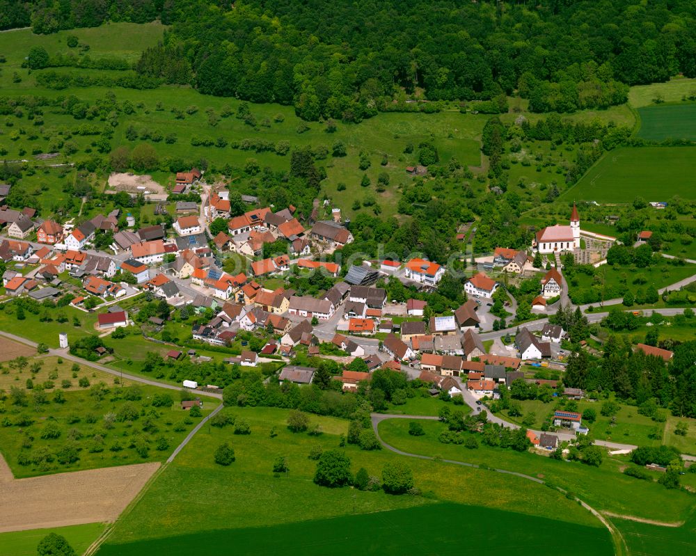 Luftbild Pflummern - Dorfkern am Feldrand in Pflummern im Bundesland Baden-Württemberg, Deutschland