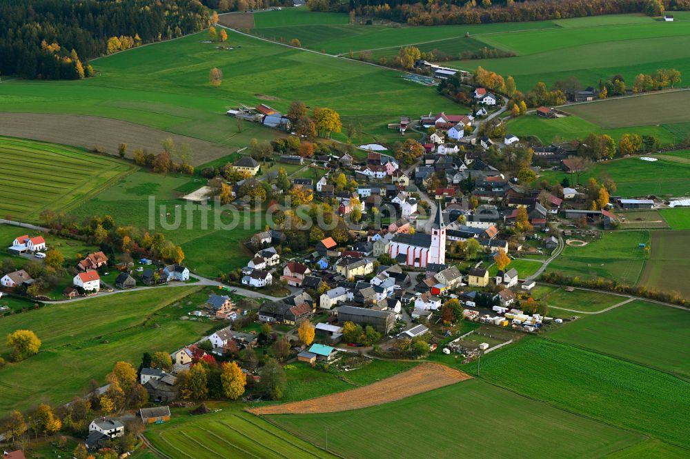 Pilgramsreuth von oben - Dorfkern am Feldrand in Pilgramsreuth im Bundesland Bayern, Deutschland
