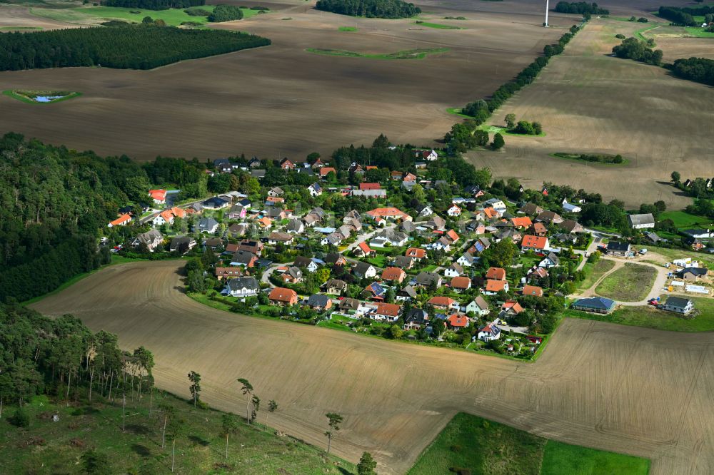 Luftbild Podewall - Dorfkern am Feldrand in Podewall im Bundesland Mecklenburg-Vorpommern, Deutschland