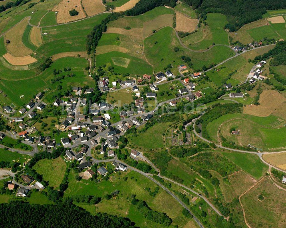 Puderbach von oben - Dorfkern am Feldrand in Puderbach im Bundesland Nordrhein-Westfalen, Deutschland
