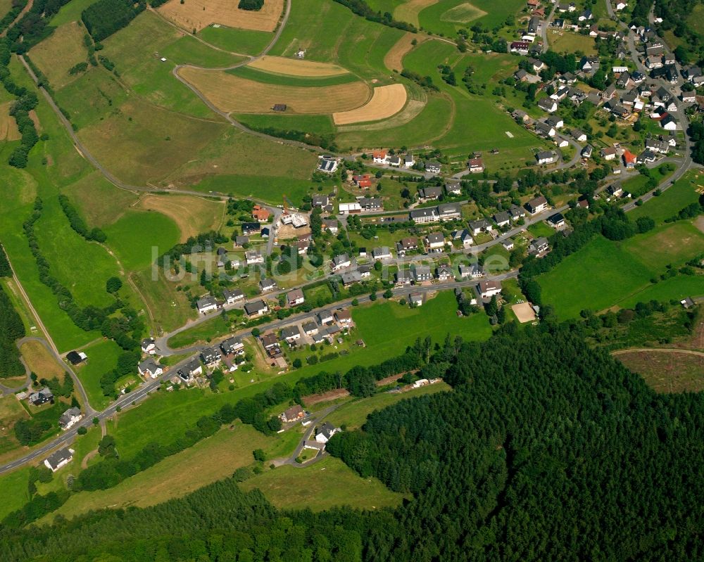 Puderbach aus der Vogelperspektive: Dorfkern am Feldrand in Puderbach im Bundesland Nordrhein-Westfalen, Deutschland
