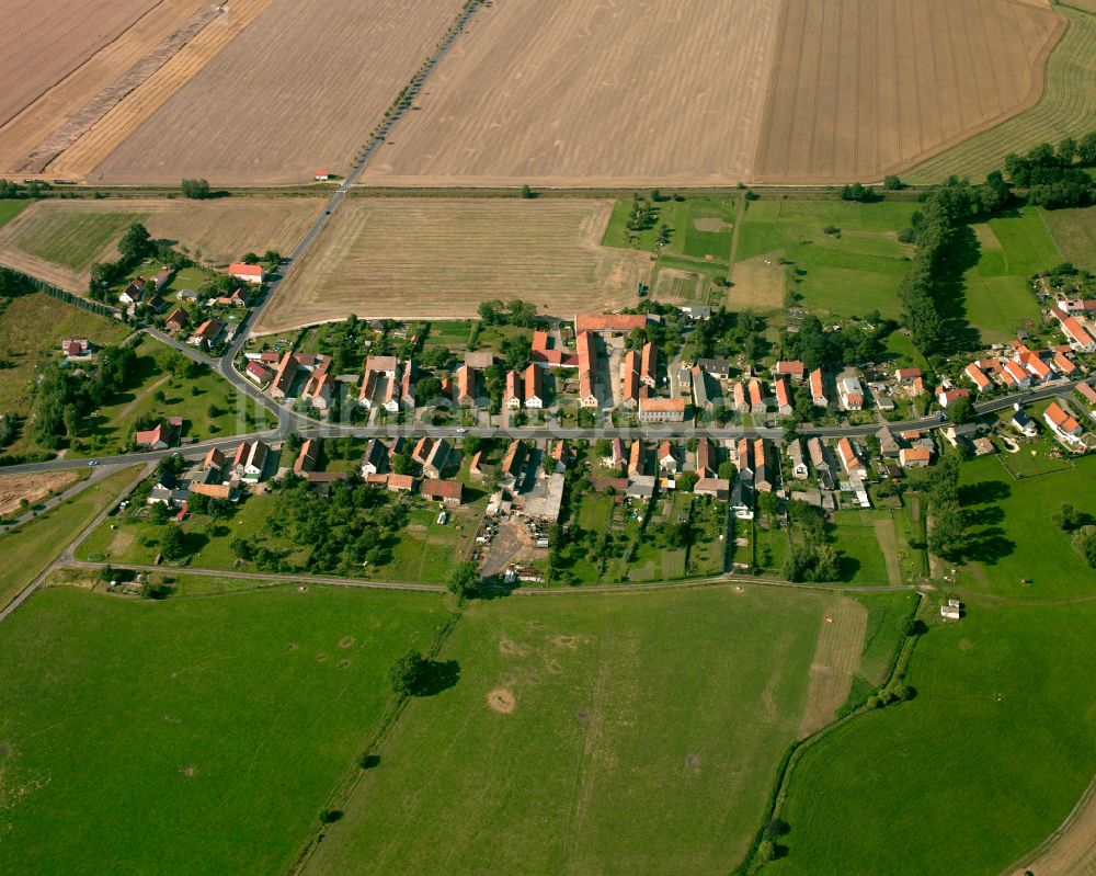 Quersa von oben - Dorfkern am Feldrand in Quersa im Bundesland Sachsen, Deutschland