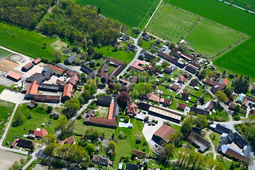 Luftaufnahme Rade - Dorfkern am Feldrand in Rade im Bundesland Niedersachsen, Deutschland