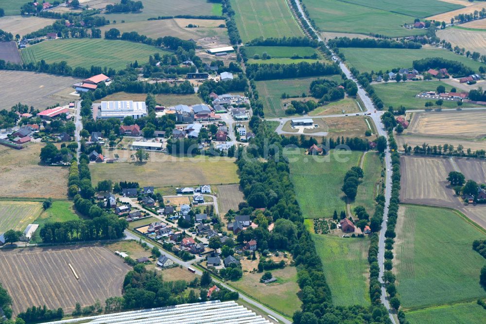 Rahden aus der Vogelperspektive: Dorfkern am Feldrand in Rahden im Bundesland Nordrhein-Westfalen, Deutschland