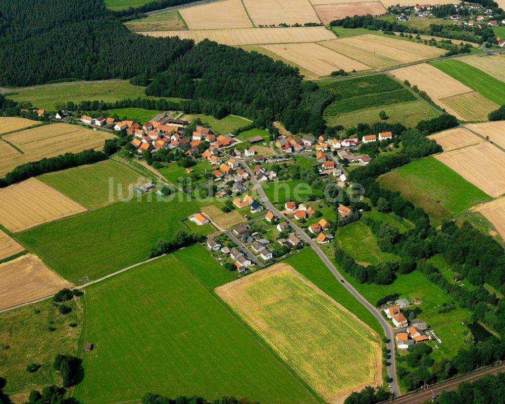 Luftbild Raßdorf - Dorfkern am Feldrand in Raßdorf im Bundesland Hessen, Deutschland